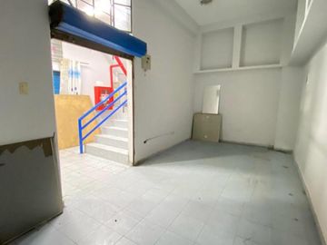Local comercial 118 de 9 mt Primer piso en Gamarra