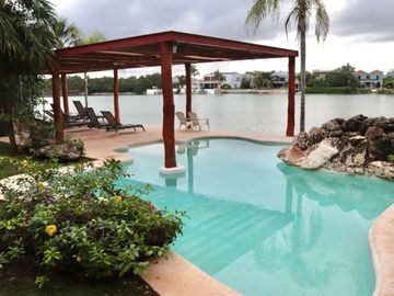 Penthouse con vista a la laguna, jacuzzi y terraza privada, en venta Cancún.
