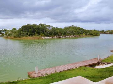 Penthouse con vista a la laguna, jacuzzi y terraza privada, en venta Cancún.