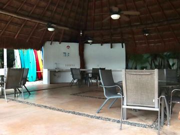 Penthouse con vista a la laguna, jacuzzi y terraza privada, en venta Cancún.