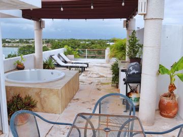 Penthouse con vista a la laguna, jacuzzi y terraza privada, en venta Cancún.