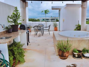 Penthouse con vista a la laguna, jacuzzi y terraza privada, en venta Cancún.
