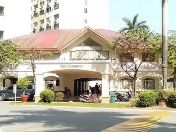 1OK MONTHLY  1 bedroom 40 sqm loft type Very affordable Rent to own condo  5% down payment 0% interest  near BGC,,eastwood ,tiendesitas
