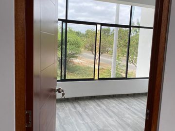 VENDO CASA DE DOS PISOS EN ESTRENO CERCA A PARQUE EN LA ENTRADA DE BOULEVARD PARK PLAZA