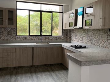 VENDO CASA DE DOS PISOS EN ESTRENO CERCA A PARQUE EN LA ENTRADA DE BOULEVARD PARK PLAZA