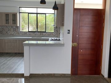 VENDO CASA DE DOS PISOS EN ESTRENO CERCA A PARQUE EN LA ENTRADA DE BOULEVARD PARK PLAZA