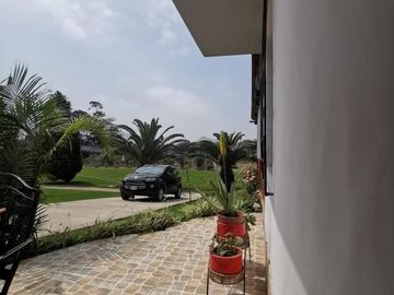 EN VENTA BONITA CASA DE CAMPO CON GRAN ÁREA EN PACHACAMAC