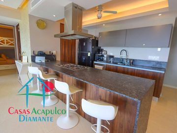 Depa de playa en renta mensual y vacacional. Terraza con vista a los jardines y albercas