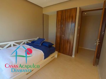 Depa de playa en renta mensual y vacacional. Terraza con vista a los jardines y albercas