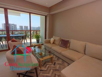 Depa de playa en renta mensual y vacacional. Terraza con vista a los jardines y albercas