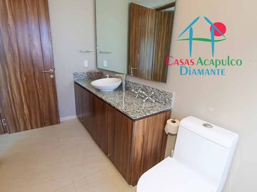 Depa de playa en renta mensual y vacacional. Terraza con vista a los jardines y albercas
