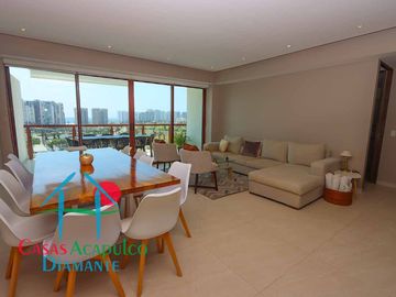 Depa de playa en renta mensual y vacacional. Terraza con vista a los jardines y albercas