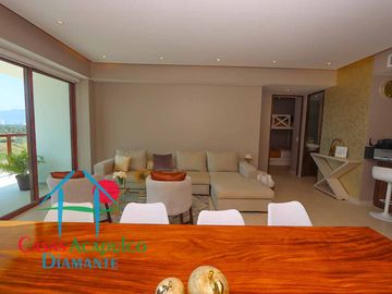 Depa de playa en renta mensual y vacacional. Terraza con vista a los jardines y albercas