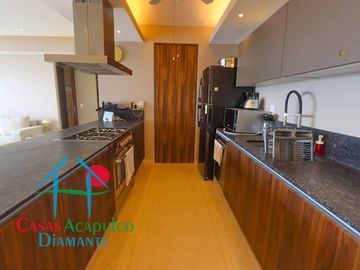Depa de playa en renta mensual y vacacional. Terraza con vista a los jardines y albercas