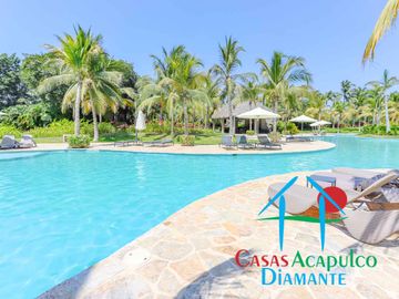 Depa de playa en renta mensual y vacacional. Terraza con vista a los jardines y albercas