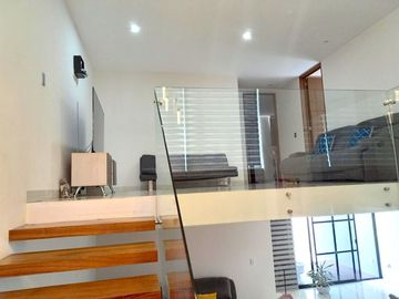 CASA SEMINUEVA, EN FRAC BOSQUE CEDROS A 3 MINUTOS DE PLAZA GALERIAS SUR