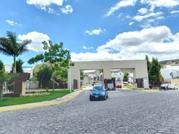 CASA SEMINUEVA, EN FRAC BOSQUE CEDROS A 3 MINUTOS DE PLAZA GALERIAS SUR