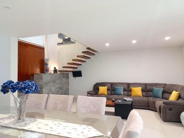 CASA SEMINUEVA, EN FRAC BOSQUE CEDROS A 3 MINUTOS DE PLAZA GALERIAS SUR
