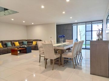 CASA SEMINUEVA, EN FRAC BOSQUE CEDROS A 3 MINUTOS DE PLAZA GALERIAS SUR