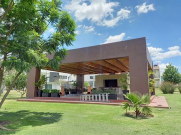 CASA SEMINUEVA, EN FRAC BOSQUE CEDROS A 3 MINUTOS DE PLAZA GALERIAS SUR
