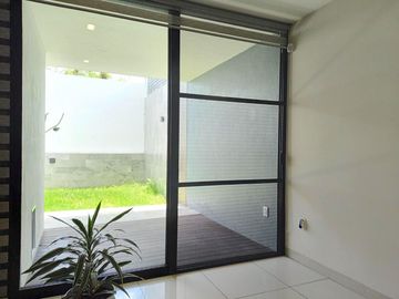 CASA SEMINUEVA, EN FRAC BOSQUE CEDROS A 3 MINUTOS DE PLAZA GALERIAS SUR