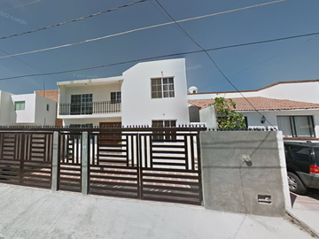 casa en venta en juriquilla cerca de UVM y parque bicentenario
