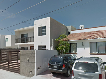 casa en venta en juriquilla cerca de UVM y parque bicentenario