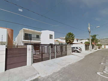 casa en venta en juriquilla cerca de UVM y parque bicentenario