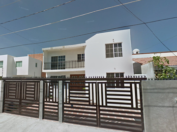 casa en venta en juriquilla cerca de UVM y parque bicentenario