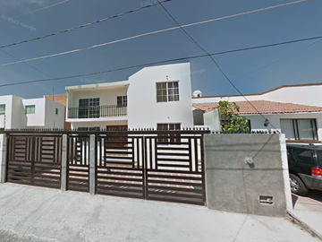 casa en venta en juriquilla cerca de UVM y parque bicentenario