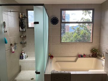 Casa en venta la calera poblado medellin.