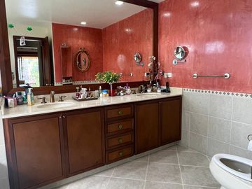 Casa en venta la calera poblado medellin.