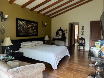 Casa en venta la calera poblado medellin.