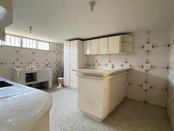 HERMOSO Y AMPLIO APARTAMENTO
