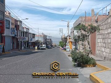Se Vende Casa con Terreno de 172 m² a Una Cuadra de La Av 53 EL EDEN CERRO COLORADO