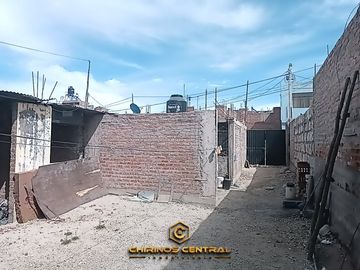 Se Vende Casa con Terreno de 172 m² a Una Cuadra de La Av 53 EL EDEN CERRO COLORADO