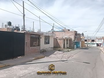 Se Vende Casa con Terreno de 172 m² a Una Cuadra de La Av 53 EL EDEN CERRO COLORADO