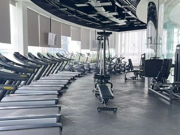 Vía Dorada: Penthouse de Lujo amueblado con Vistas Inigualables