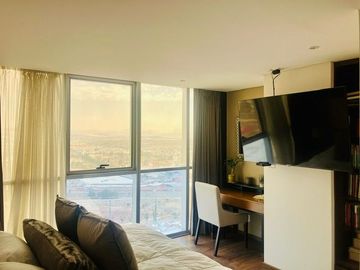 Vía Dorada: Penthouse de Lujo amueblado con Vistas Inigualables