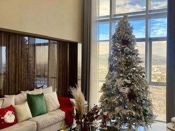 Vía Dorada: Penthouse de Lujo amueblado con Vistas Inigualables