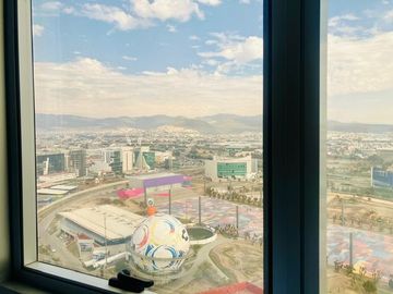 Vía Dorada: Penthouse de Lujo amueblado con Vistas Inigualables