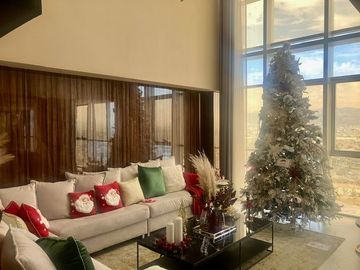 Vía Dorada: Penthouse de Lujo amueblado con Vistas Inigualables