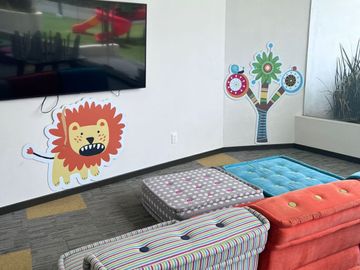 Vía Dorada: Penthouse de Lujo amueblado con Vistas Inigualables