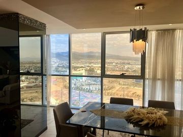 Vía Dorada: Penthouse de Lujo amueblado con Vistas Inigualables