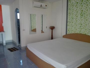 Sale 8.5MB or lease 250KB. Hourly curtain hotel 310Wa. 15 rooms, fully furnished, near Big C intersection, Mae Hia, Mueang Chiang Mai