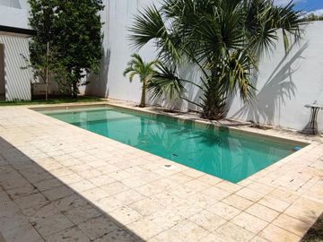 VENTA RESIDENCIA EN PRIVADA PORTO ALEGRE DE 4 RECAMARAS, CERCA PLAZA LA ISLA, MERIDA, YUCATAN