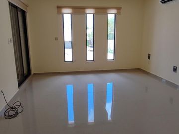 VENTA RESIDENCIA EN PRIVADA PORTO ALEGRE DE 4 RECAMARAS, CERCA PLAZA LA ISLA, MERIDA, YUCATAN