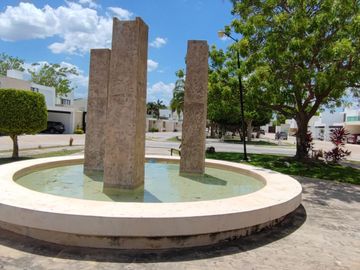 VENTA RESIDENCIA EN PRIVADA PORTO ALEGRE DE 4 RECAMARAS, CERCA PLAZA LA ISLA, MERIDA, YUCATAN