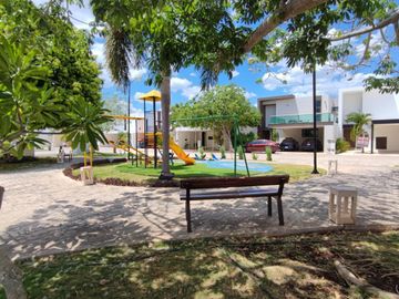 VENTA RESIDENCIA EN PRIVADA PORTO ALEGRE DE 4 RECAMARAS, CERCA PLAZA LA ISLA, MERIDA, YUCATAN