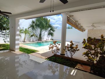 VENTA RESIDENCIA EN PRIVADA PORTO ALEGRE DE 4 RECAMARAS, CERCA PLAZA LA ISLA, MERIDA, YUCATAN